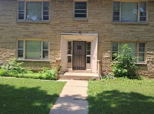 5215 N 55th St APT 8, Milwaukee, WI 53218