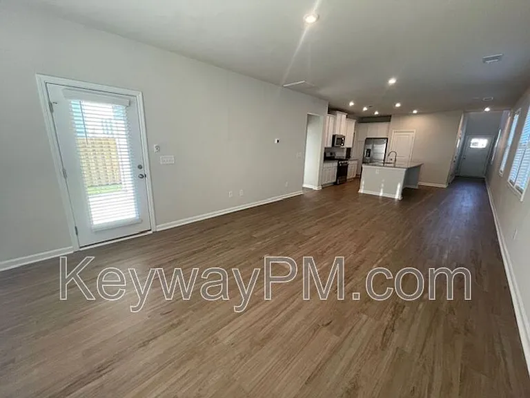 651 Manitou Cir — Photo 5