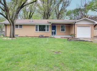711 N Valleyview Ln, Wichita, KS 67212