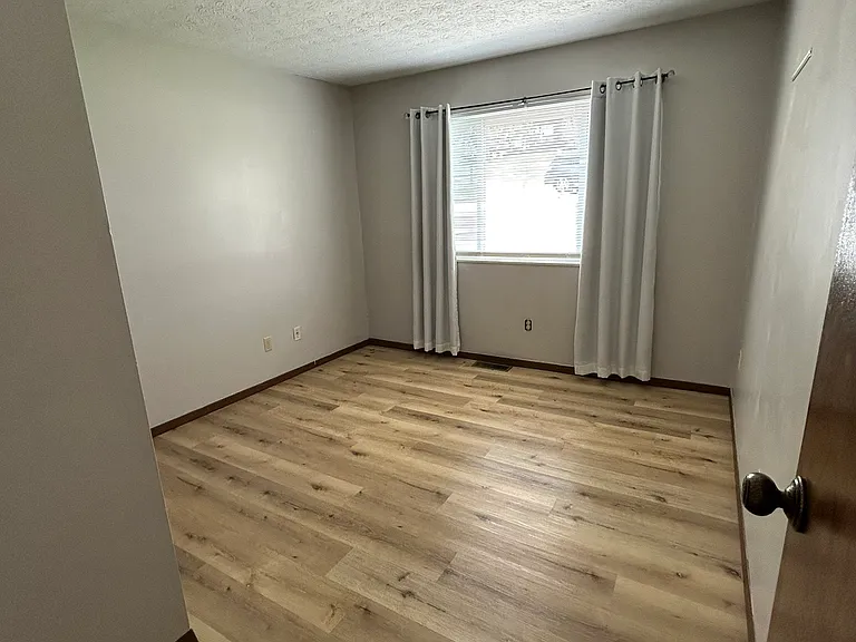 5200 Capitol Hill Dr #B — Photo 19
