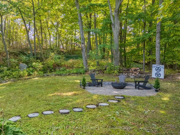 1 Maplecrest Ct, Huntsville, ON P1H 1G2