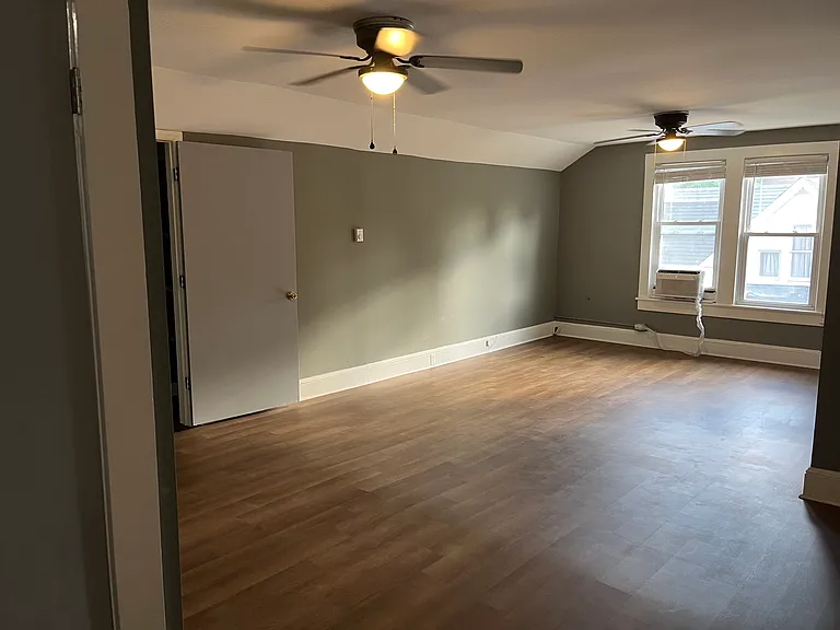 724 S Broad St — Photo 33