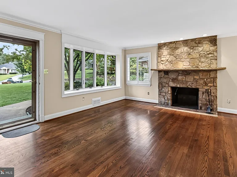 7614 Woodridge Cir — Photo 5