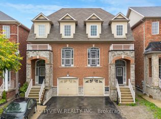 26 Betty Nagle St, Toronto, ON M9M0E2