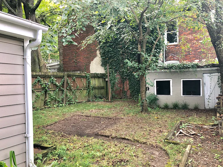 2617 E Clay St — Photo 8