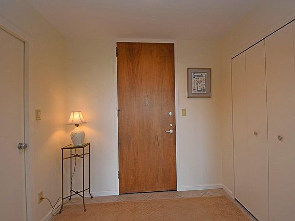 5th image of 5300 Hamilton Ave Unit 1400