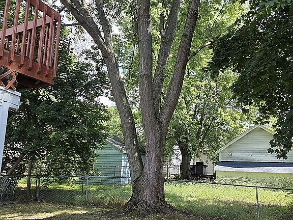 3rd image of 1204 Hapeman St