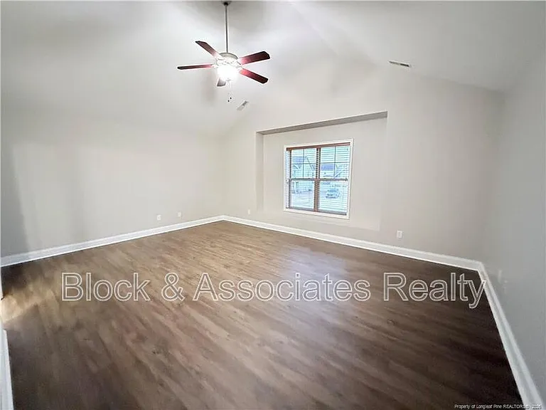 471 Century Dr — Photo 16