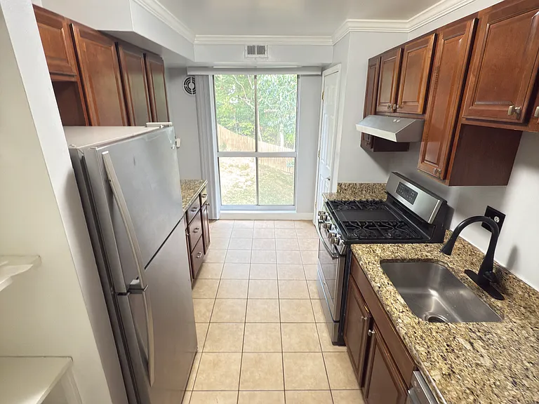 5618 Bloomfield Dr #201 — Photo 6