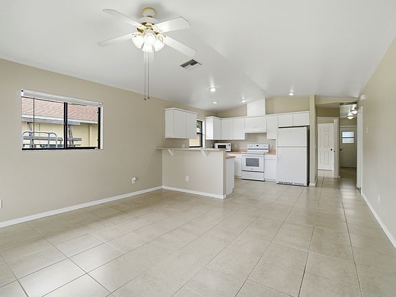 4th image of 1712 SW Santa Barbara Pl #1712