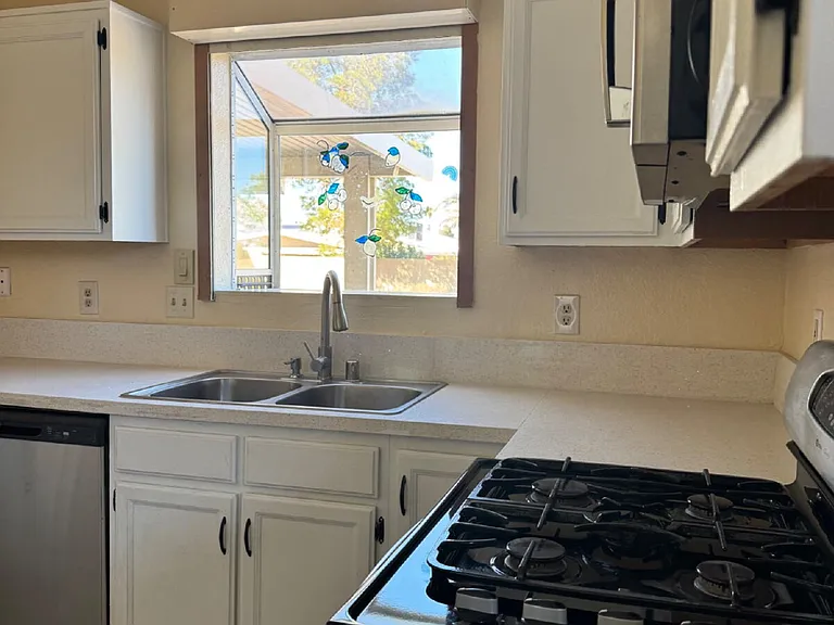4300 El Como Way — Photo 1