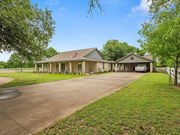 2nd image of 808 Golden Oaks Rd