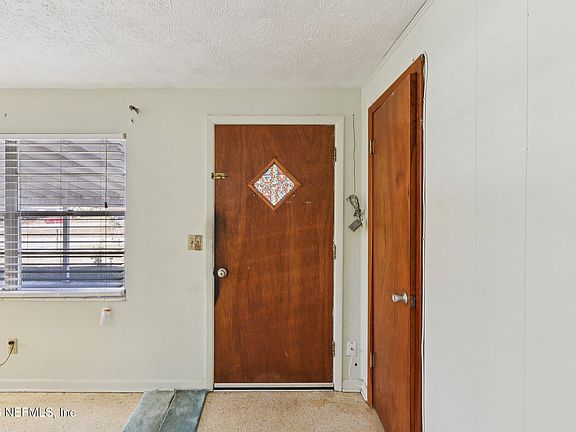 4th image of 344 BLAIRMORE Boulevard