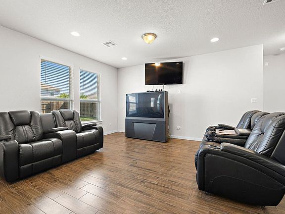 5th image of 233 Trellis Blvd