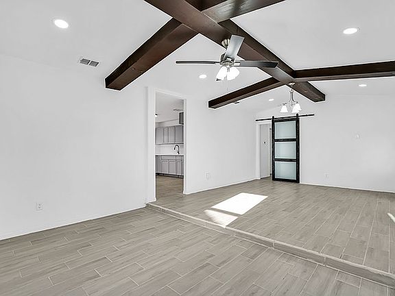 4th image of 2912 Upas Ave