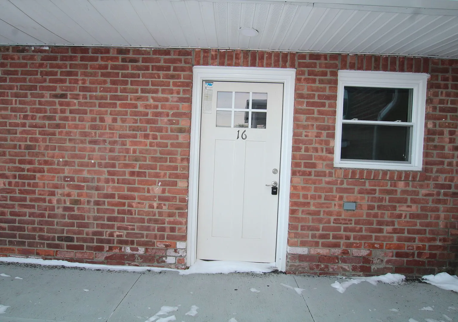 Free 1 Month Rent!! Beautifully Remodeled And Completed Efficiency Studio — Photo 3