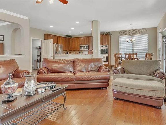 4th image of 3901 Winchester Dr