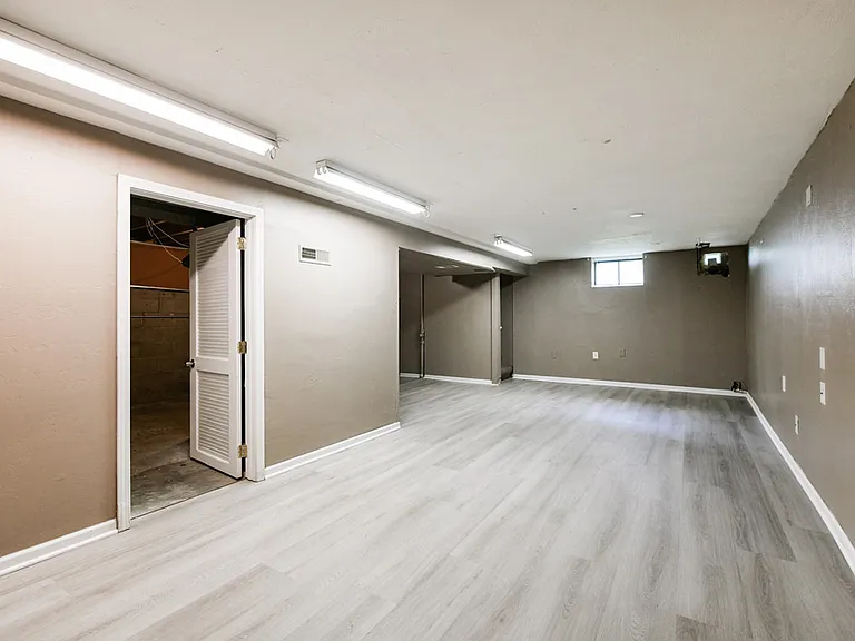 1518 N 107th Ave — Photo 23