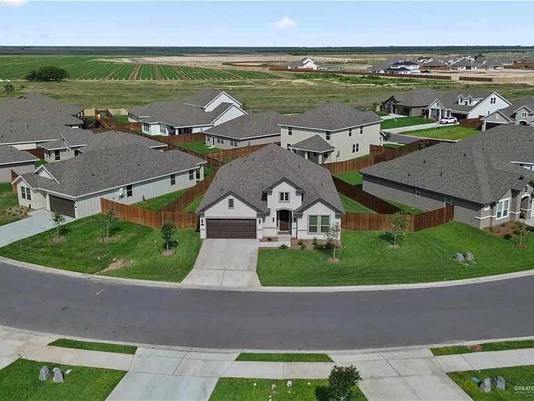 13813 Belle Ct — Photo 24