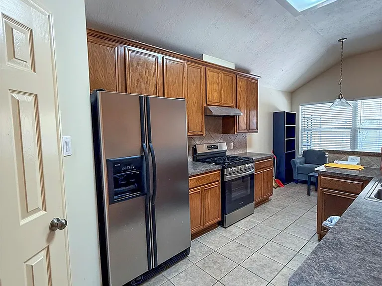 8027 Daylilly Creek Dr — Photo 7