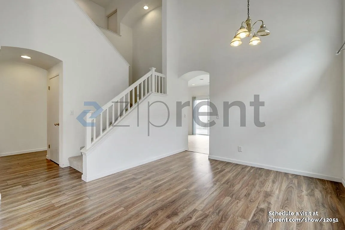 4 bed, 2.5 bath, 1913 sqft, $4,100 — Photo 3