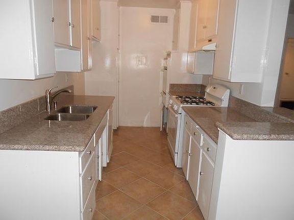 5th image of 6041 Whitsett Ave APT 201