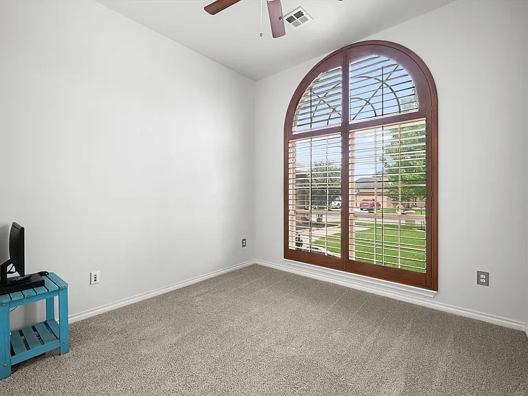8725 Pikes Peak Rd — Photo 40