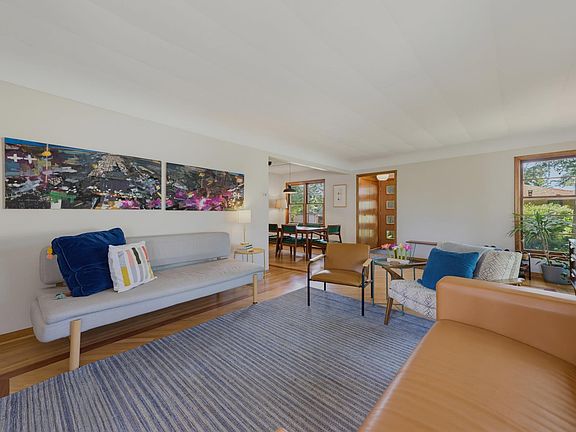 4th image of 316 1st Ave NW