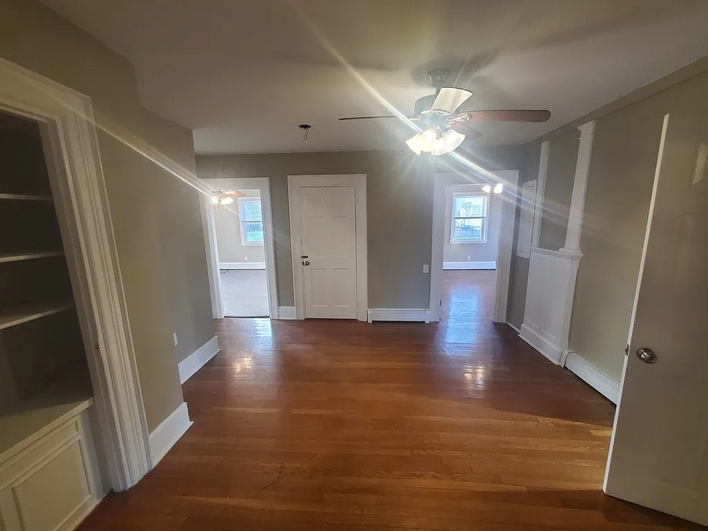 3 bed, 1.0 bath, 1200 sqft, $3,200 — Photo 4