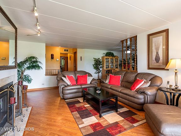 4th image of 213 Lake Dr APT 1B