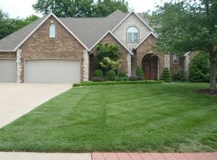 2334 S Oakbrook Ave, Springfield, MO 65809