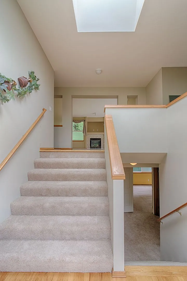 Large Updated 5 Bed Split-Level Kenmore Home! — Photo 2