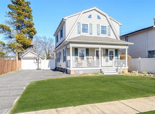 97 Hewlett Ave, Merrick, NY 11566