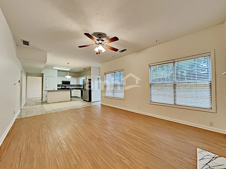 305 Saddle Bridge Dr — Photo 11