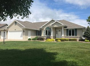 3690 Copper Oak Cir, Green Bay, WI 54313