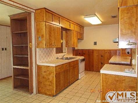 4th image of 435 Schmeltzer Ln