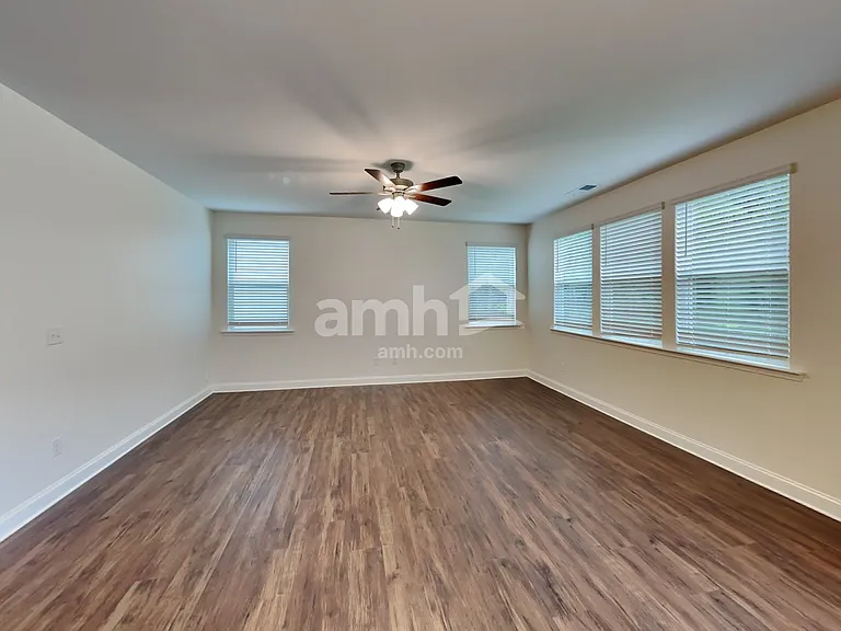 1010 Noah Ct — Photo 5