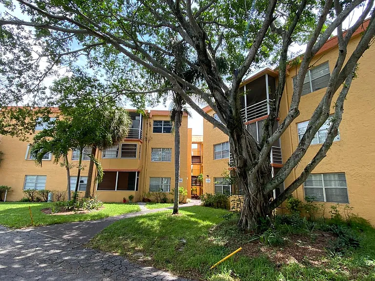 4304 NW 9th Ave #3-3B-3B3 — Photo 34