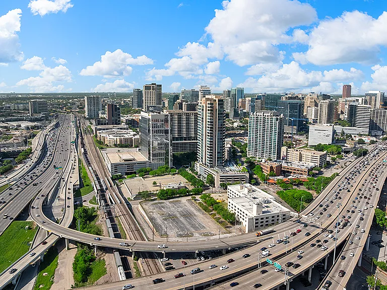Convenient access to major roads