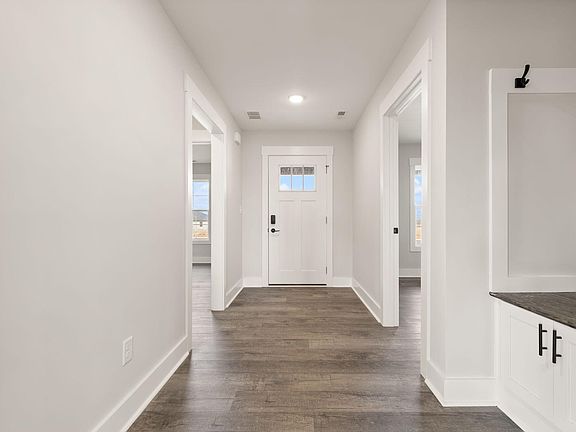 3rd image of 807 Mohawk Dr
