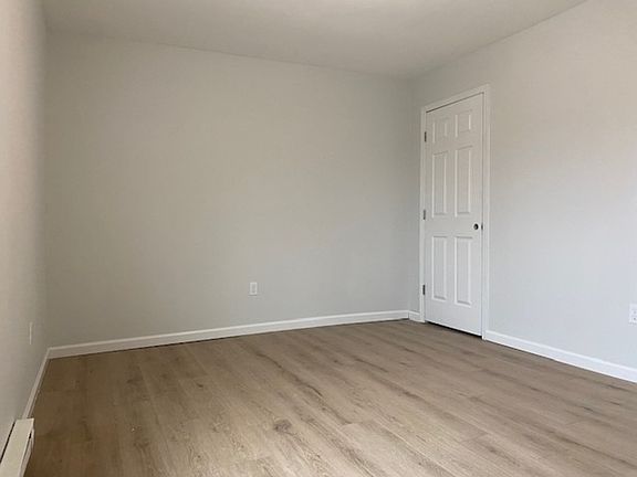 4th image of 960 Violet Ave APT 1