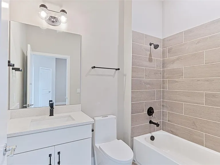 1800 Houston St — Photo 17