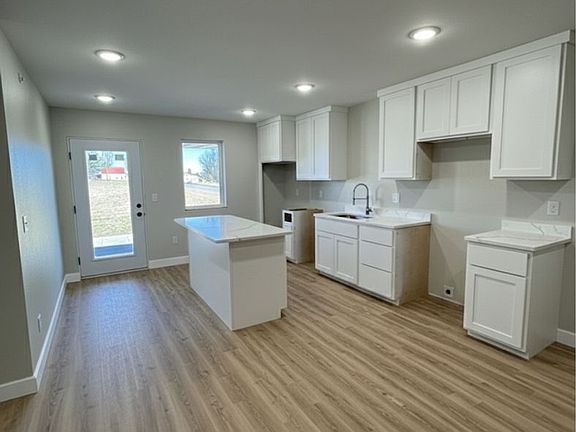 2nd image of 102 8th Ave SW #6
