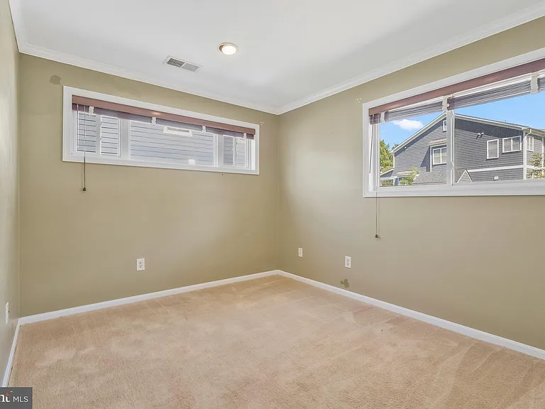 304 Patrick St SW — Photo 21