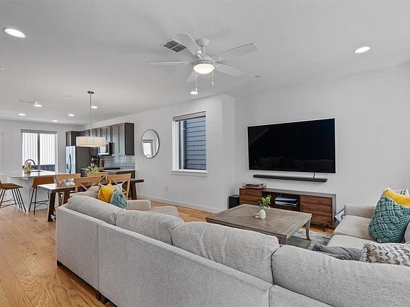 5th image of 814 N Bluff Dr #86