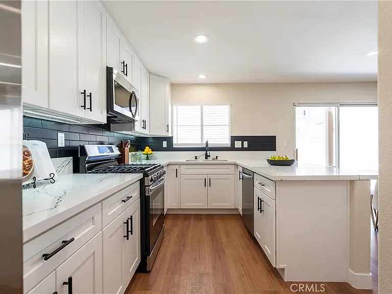 3259 Garden Ln — Photo 4