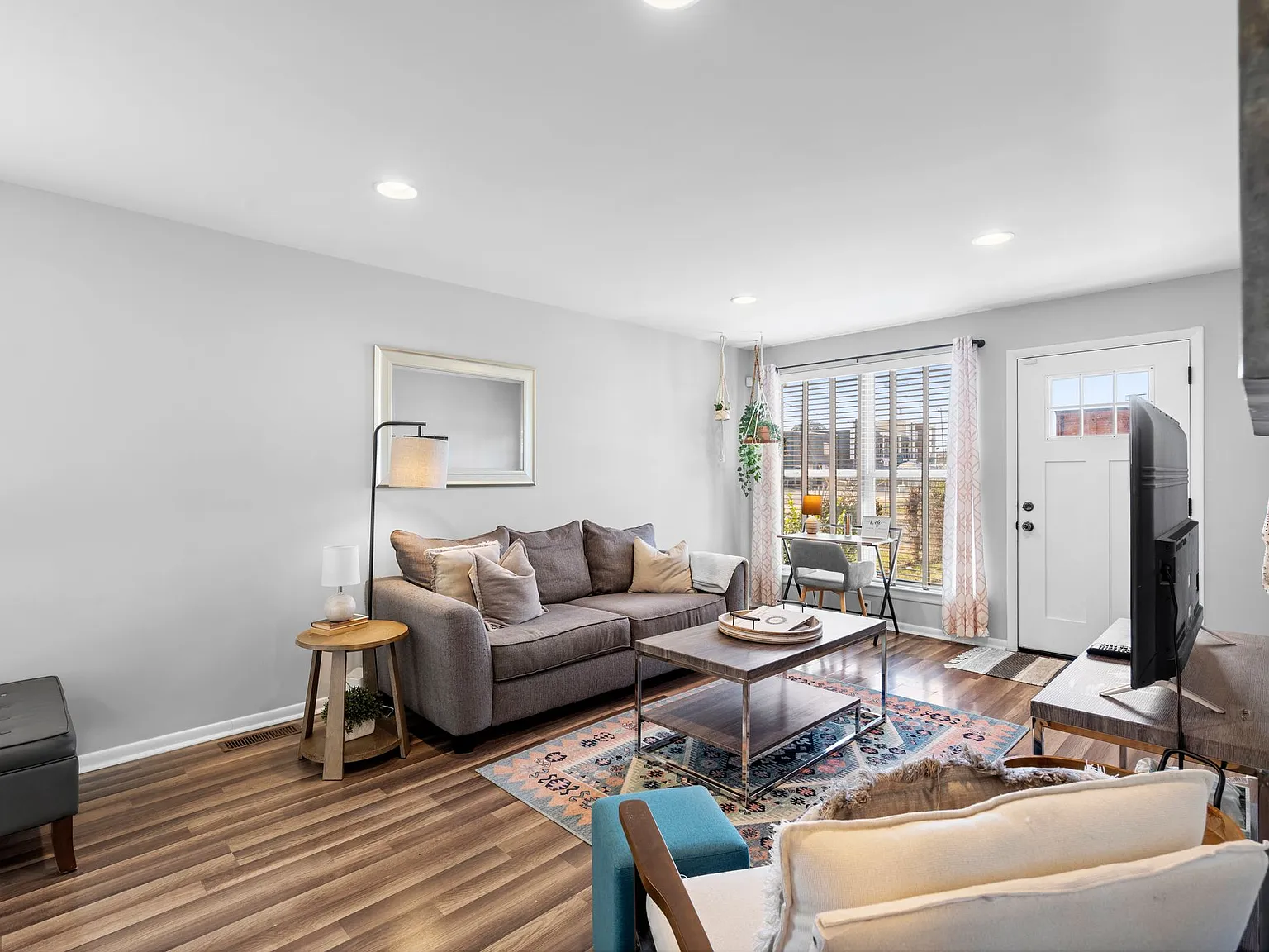 2 bed, 936 sqft, $2,500 — Photo 4