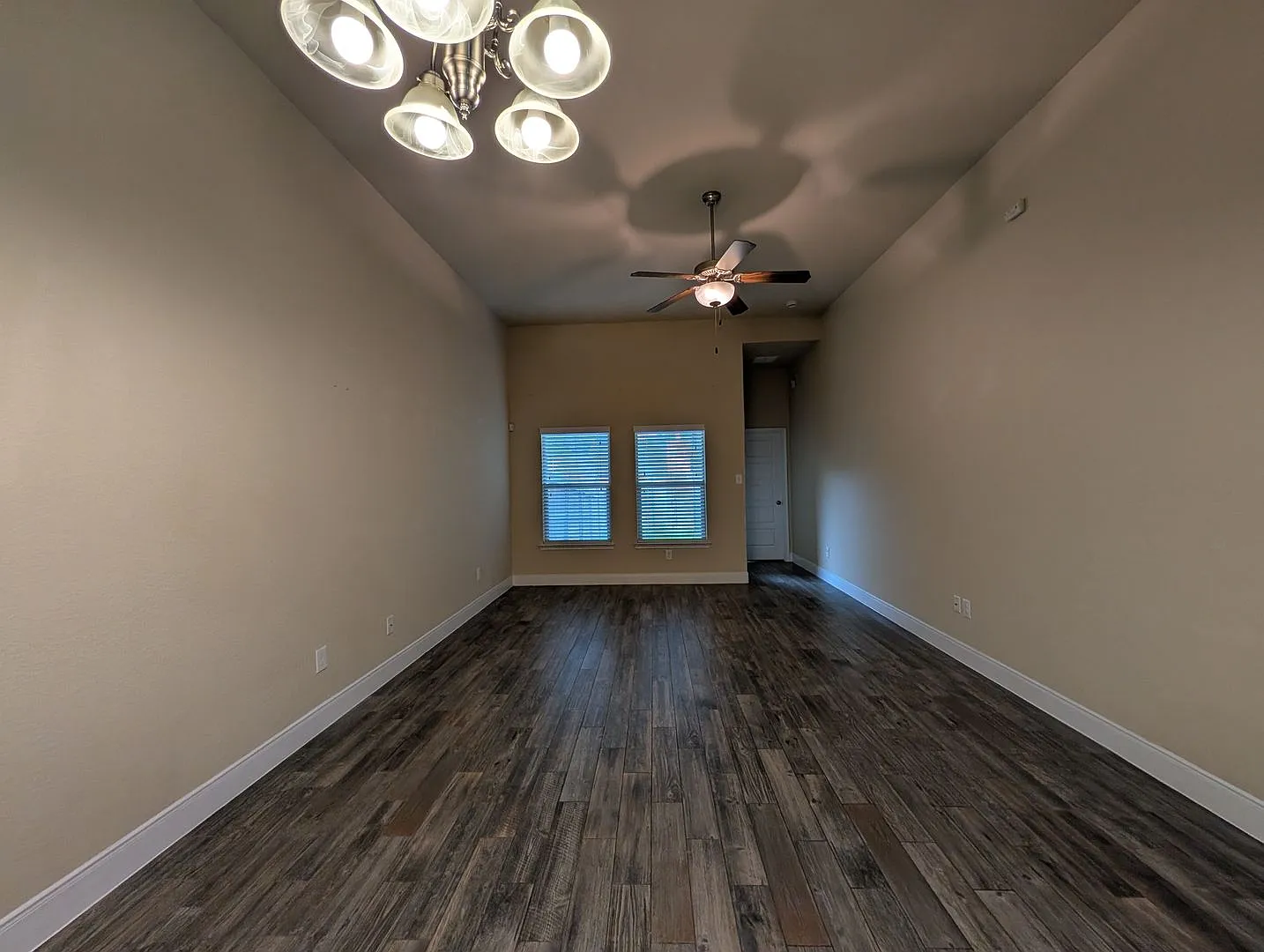 3/2/2 Duplex / Less than 1 Mile to Gruene / Fridge Included/ Gas Cooking / Covered Patio / CISD — Photo 4