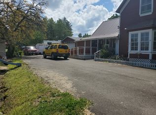 313 NE Brosi Orchard Rd, Winston, OR 97496