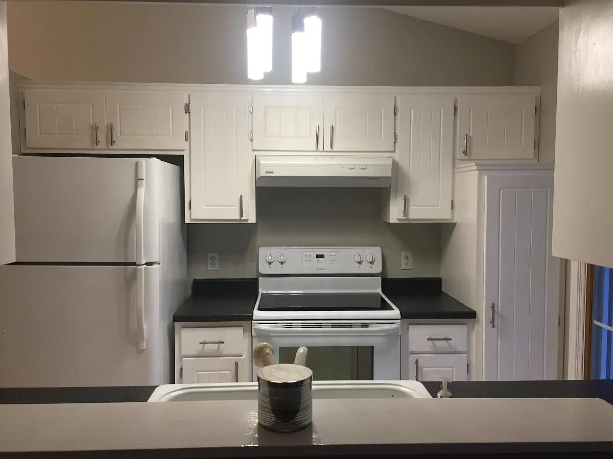 3 bed, 1858 sqft, $2,445 — Photo 4